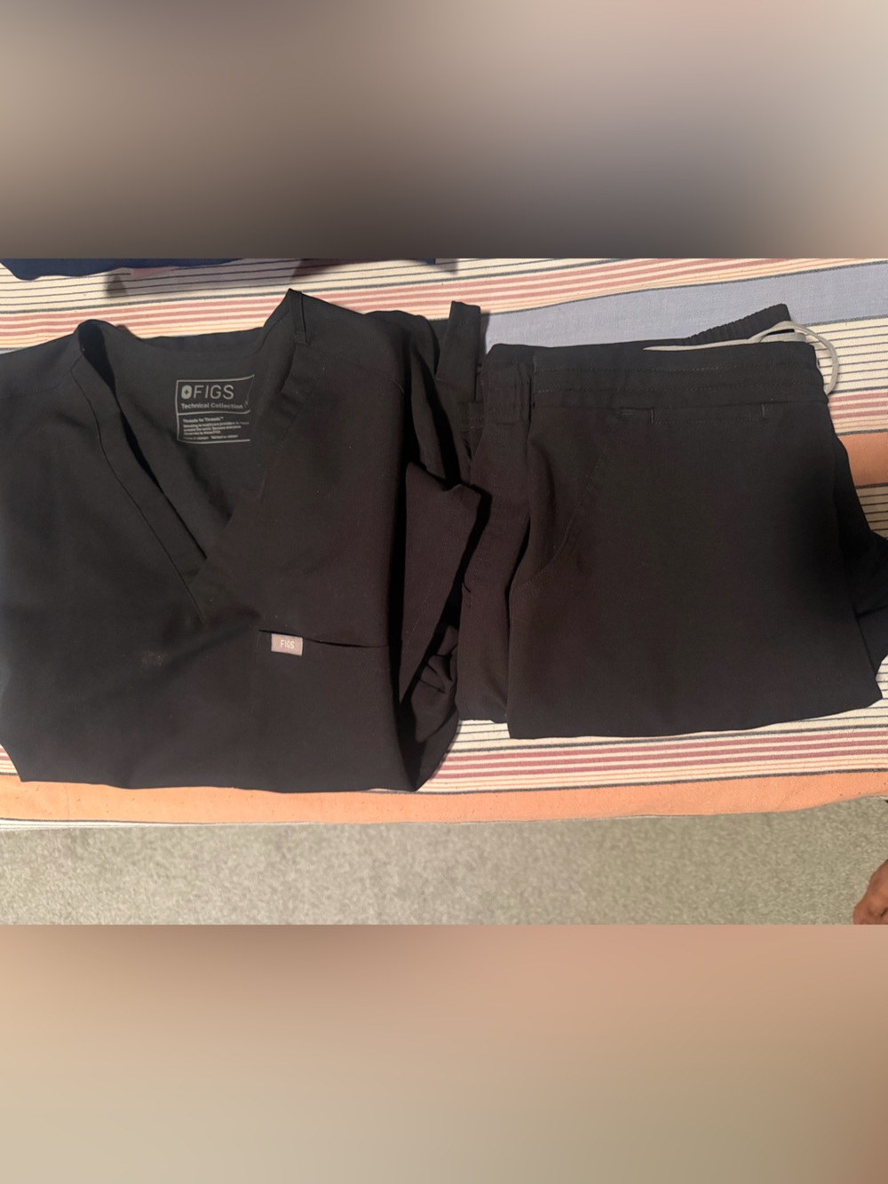 Figs Men's Black Scrub Top & Jogger Pants Set